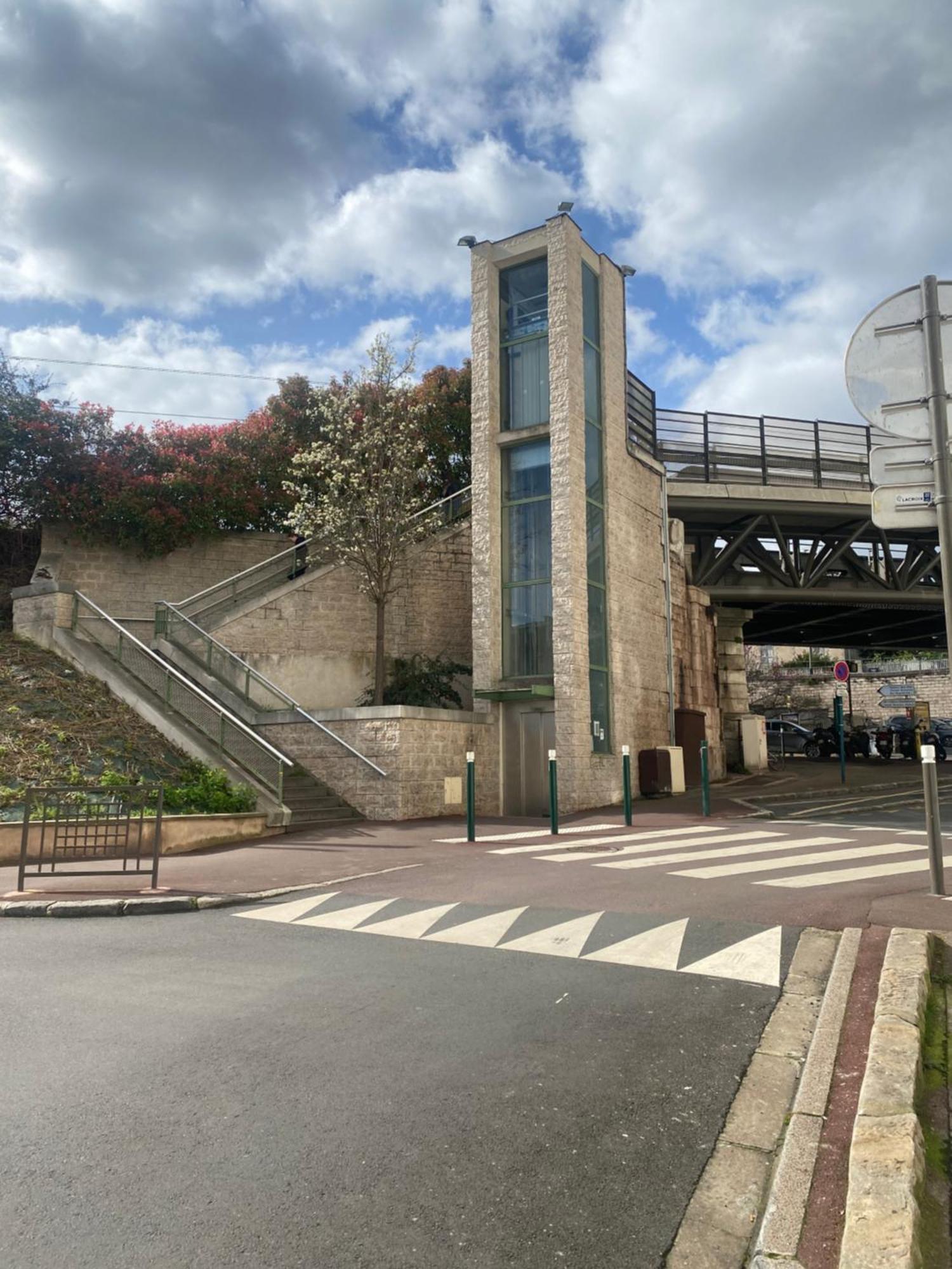 Emplacement Exceptionnel Et Rare Paris Suresnes Longchamp المظهر الخارجي الصورة